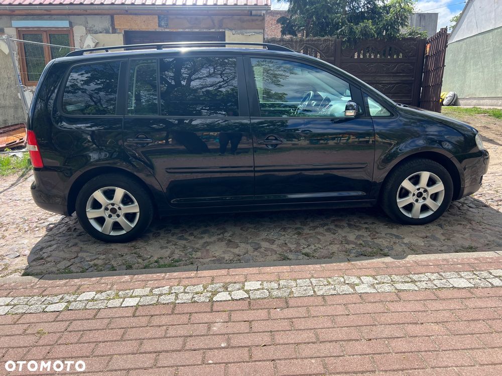 Volkswagen Touran - 8