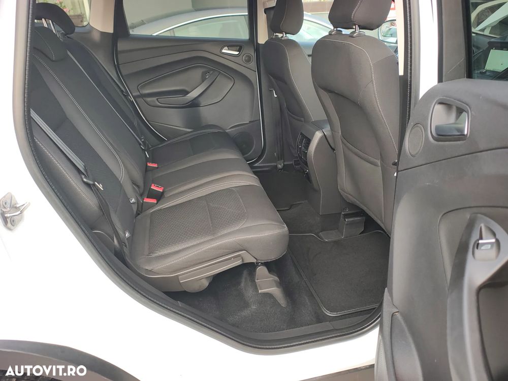 Ford Kuga 1.5 TDCi 2x4 Titanium - 4