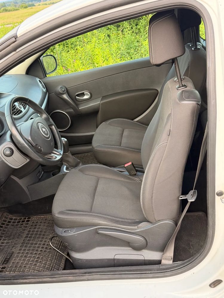 Renault Clio 1.5 dCi 90 FAP Dynamique - 22
