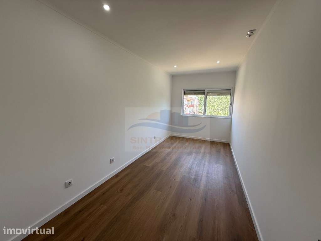 T2 Totalmente Remodelado | Varanda nos Quartos | Cozinha Equipada - Grande imagem: 4/5