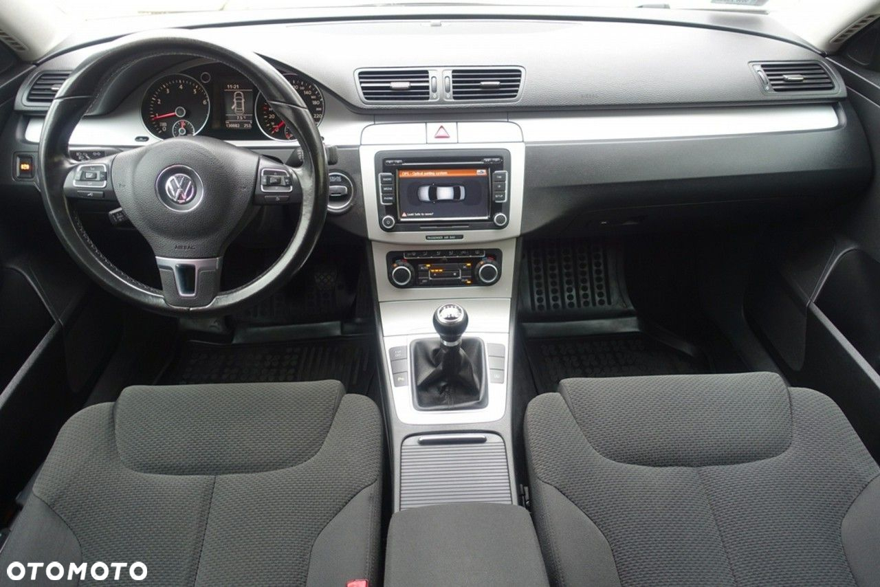 Volkswagen Passat - 16