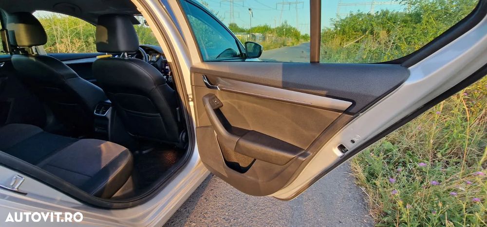 Skoda Octavia 2.0 TDI DSG 4X4 Style - 28