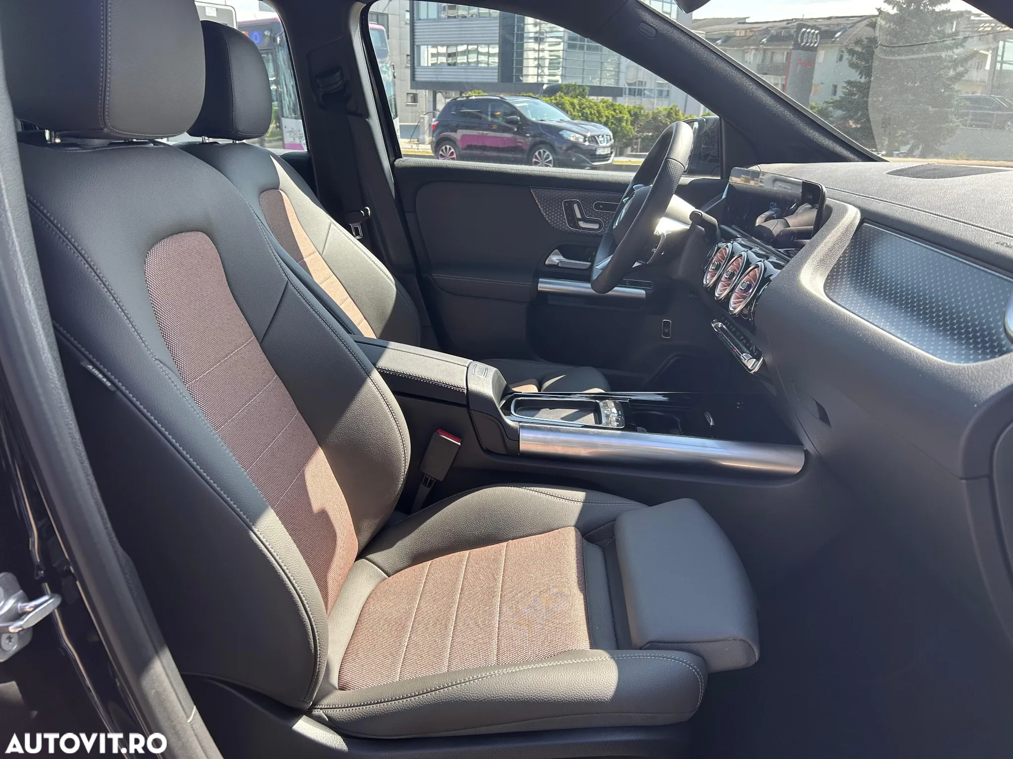 Mercedes-Benz EQA 300 4MATIC - 12