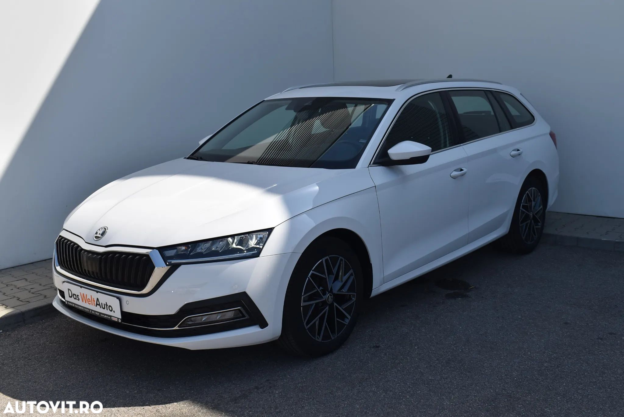 Skoda Octavia Combi 2.0 TDI DSG Style - 1