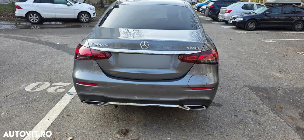 Mercedes-Benz E 300 4MATIC Aut. - 9