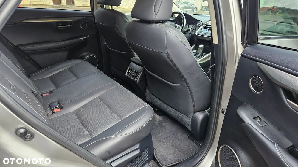 Lexus NX 300h - 11