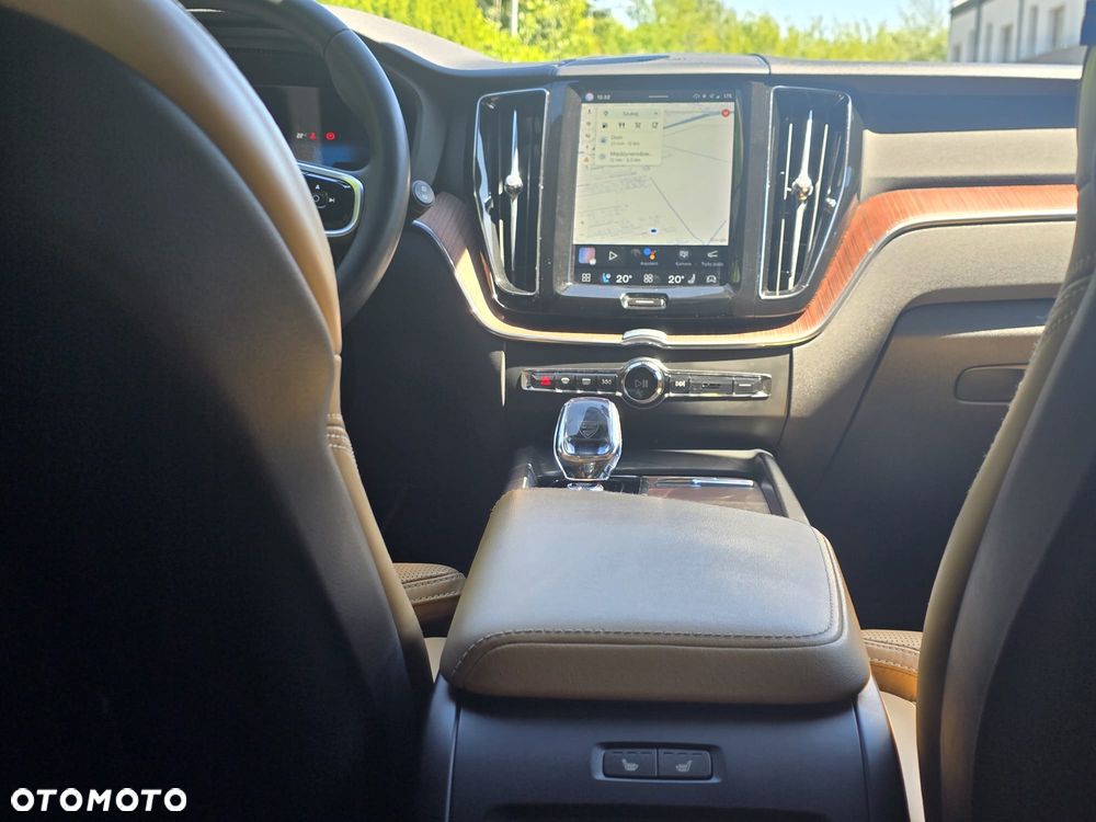 Volvo XC 60 B4 D AWD Plus Bright - 18