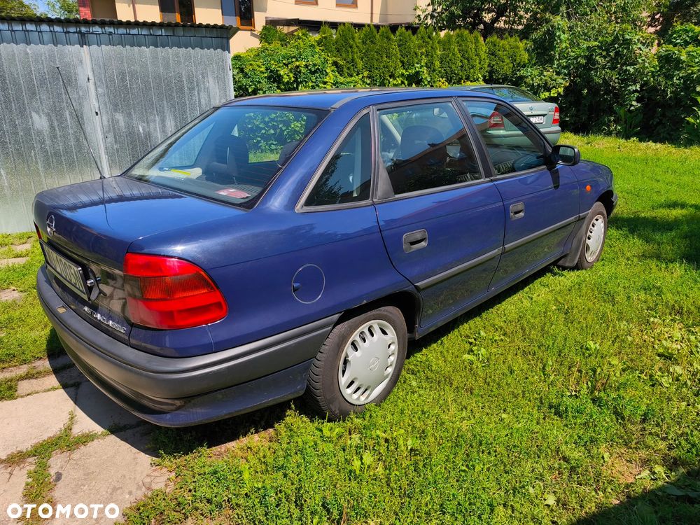 Opel Astra 1.6 - 3