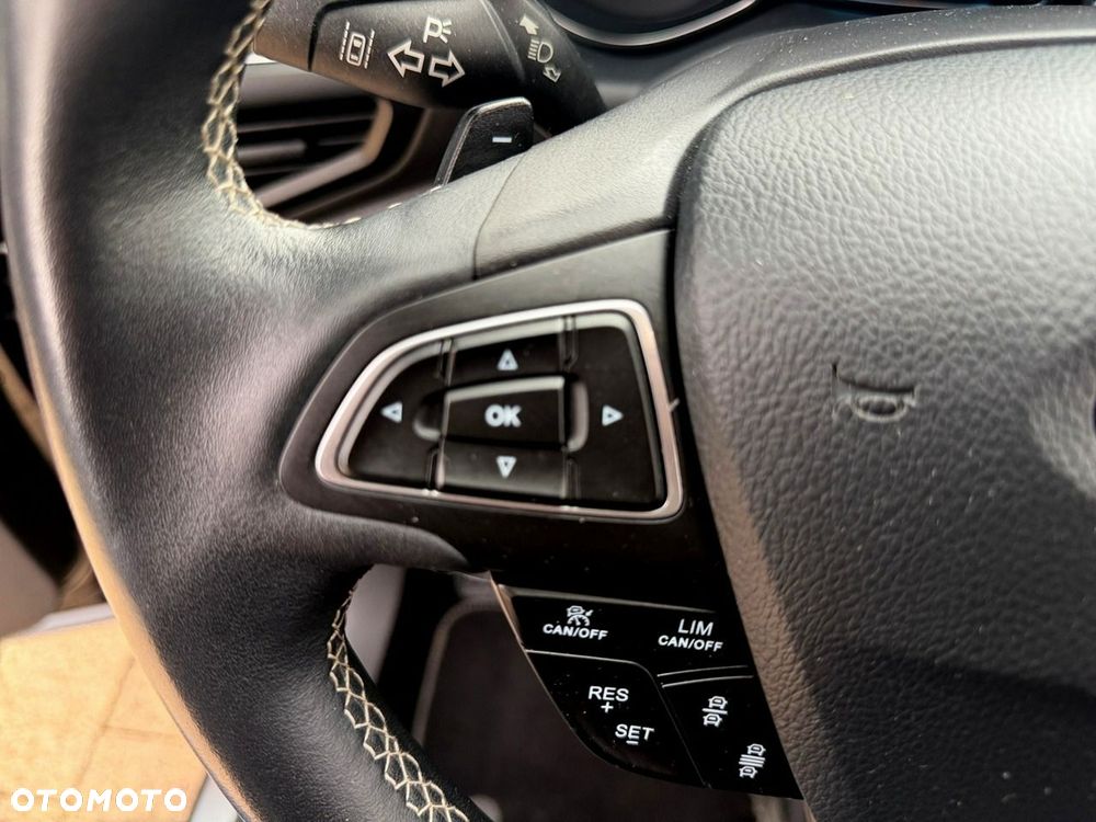 Ford Kuga - 32