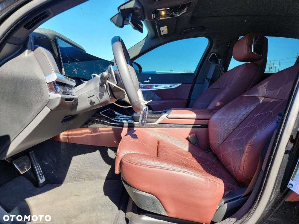 BMW Seria 7 - 8