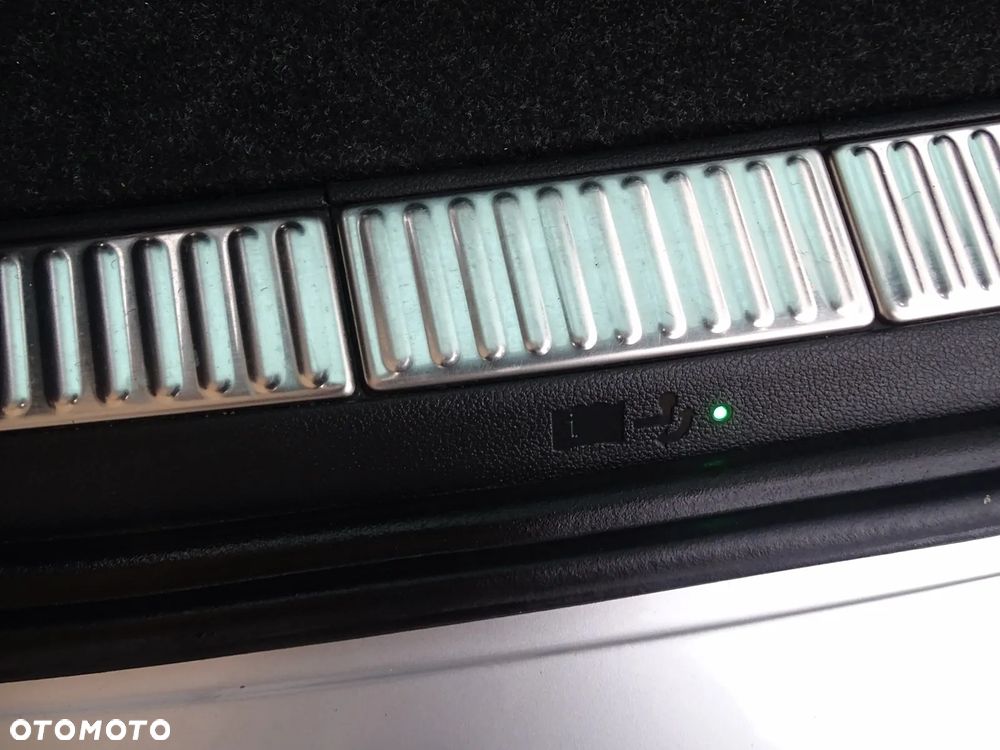 Skoda Superb 2.0 TDI SCR Style DSG - 28