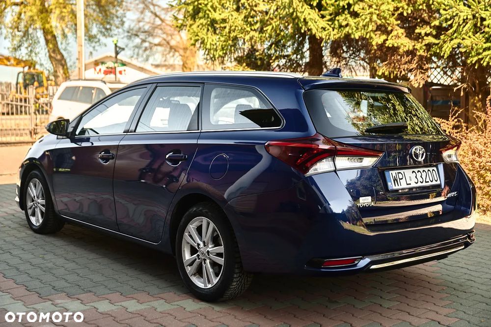 Toyota Auris 1.6 D-4D Design Edition - 4