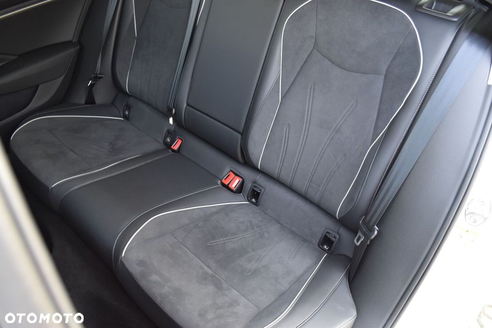 Volkswagen Passat - 32