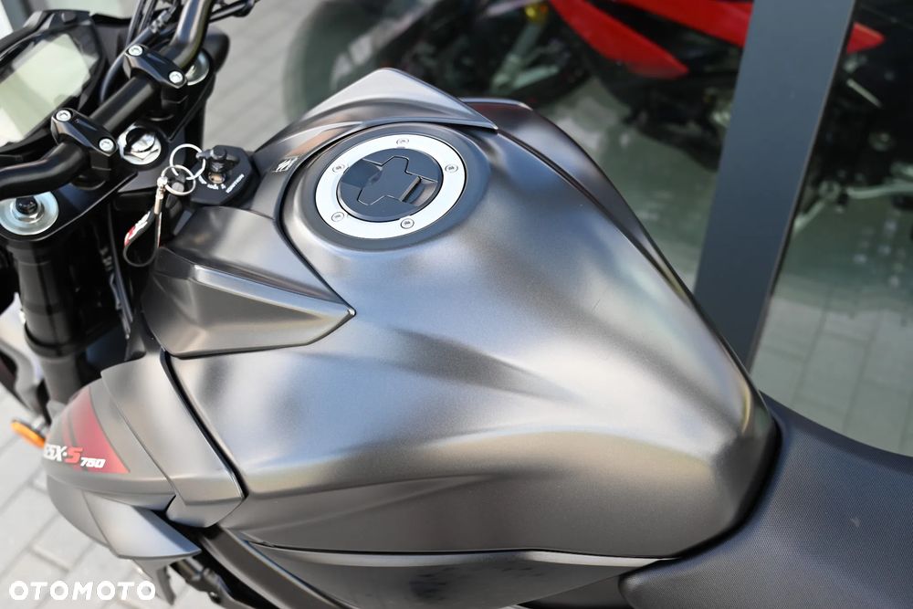 Suzuki GSX - 12