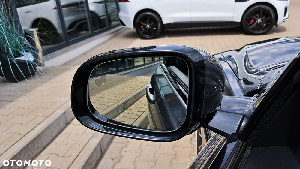 Jaguar XE - 15