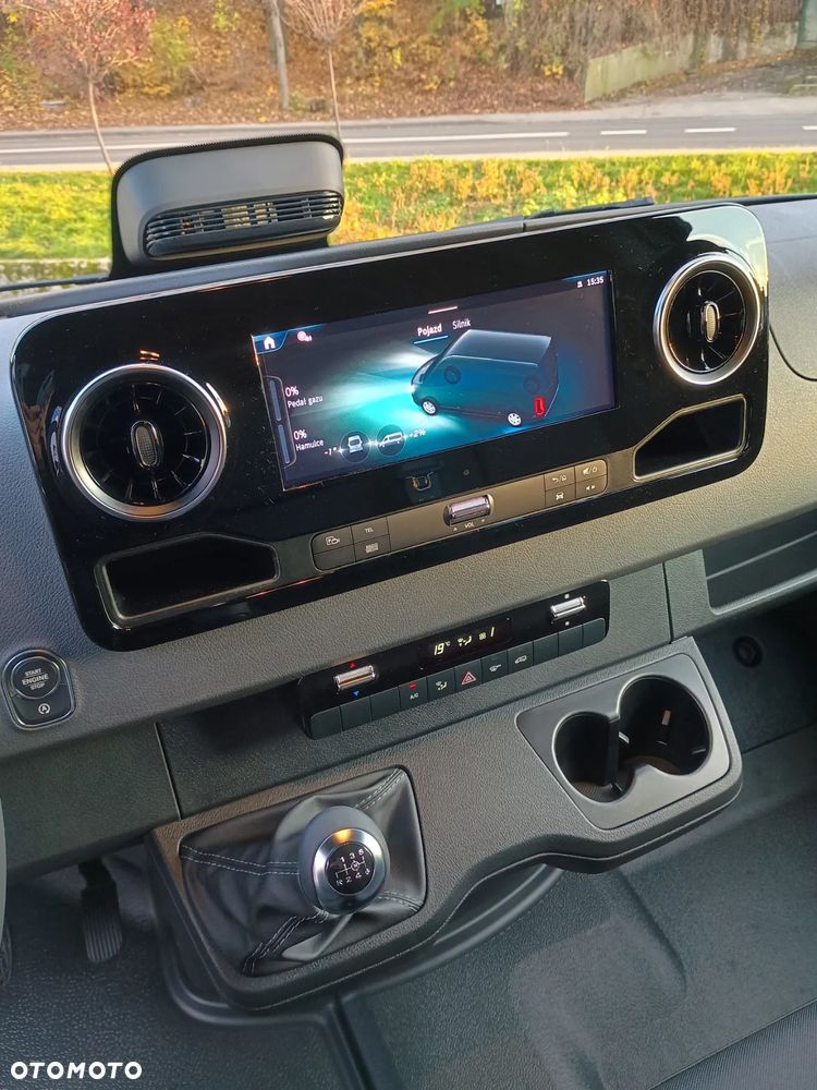 Mercedes-Benz Sprinter - 12