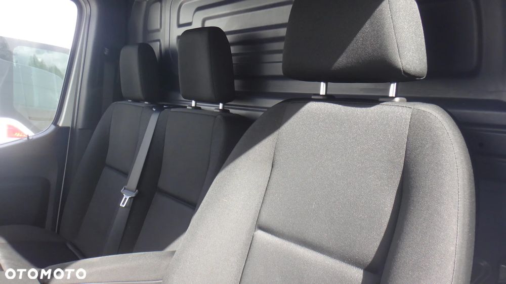 Mercedes-Benz Sprinter - 14