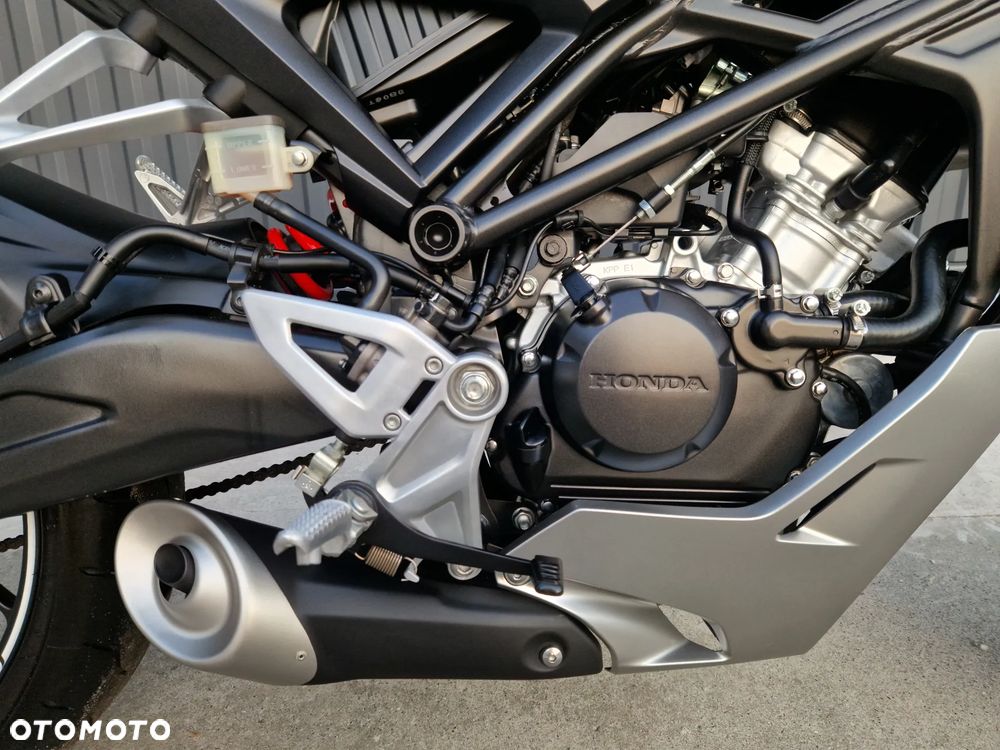 Yamaha YZF - 4