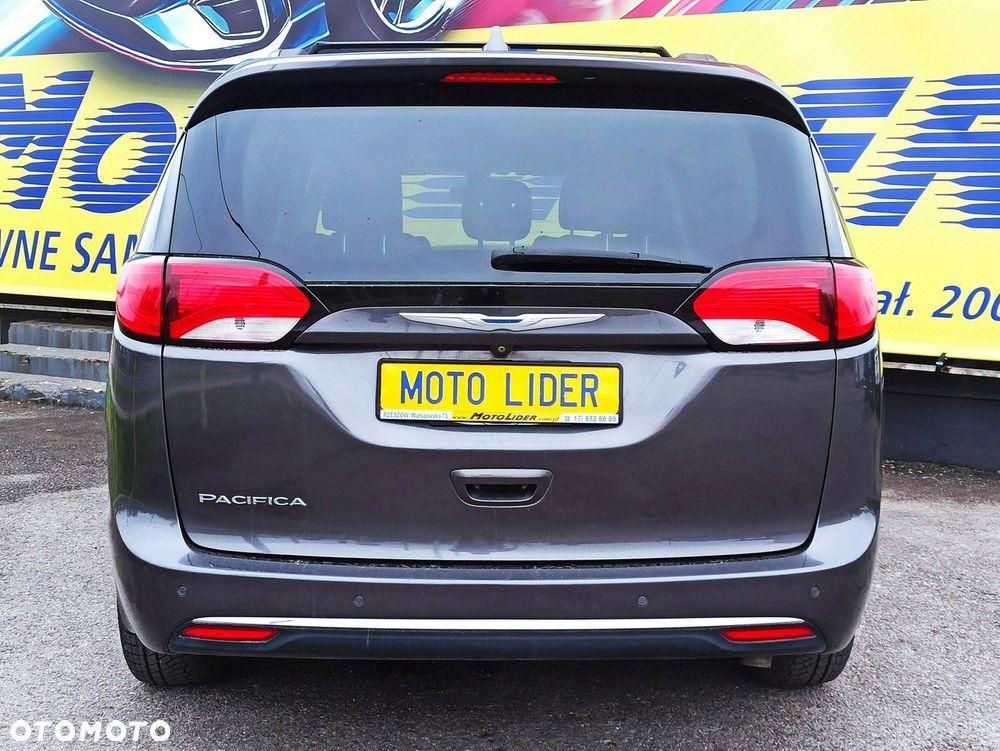 Chrysler Pacifica - 5
