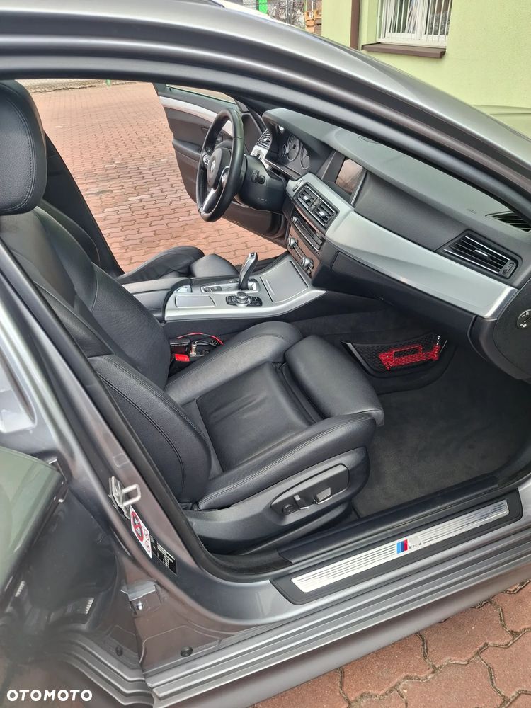BMW Seria 5 530d xDrive - 14