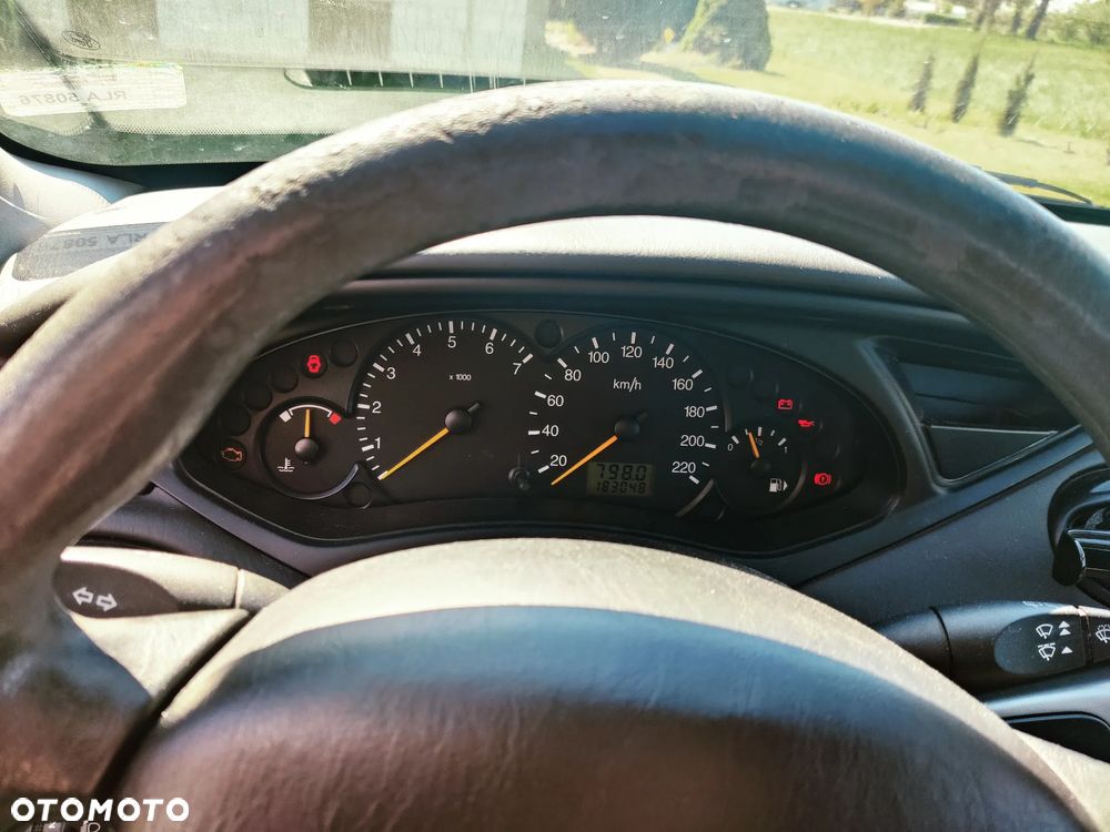 Ford Focus 1.6 Comfort - 8