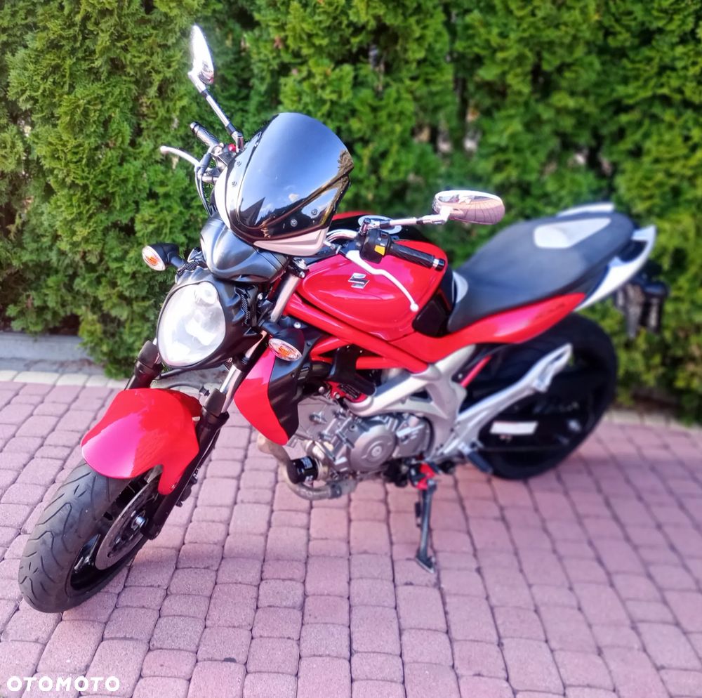 Suzuki Gladius - 9