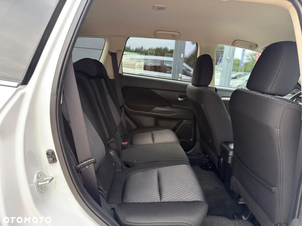 Mitsubishi Outlander 2.2 DID Intense + - 21