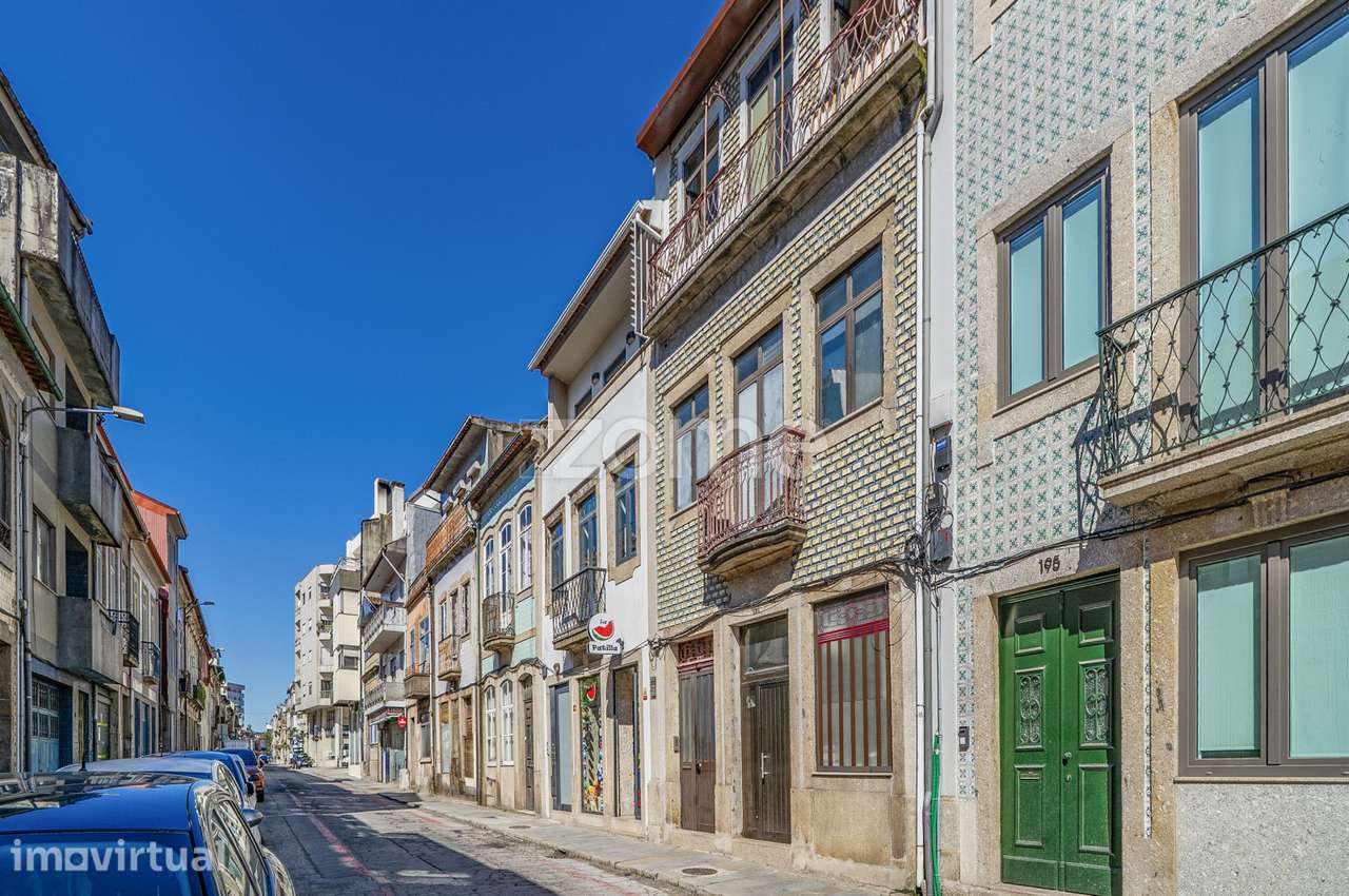 Moradia T4 com Elevador, Garagem e Jardim na Rua D. Pedro V - Grande imagem: 3/60
