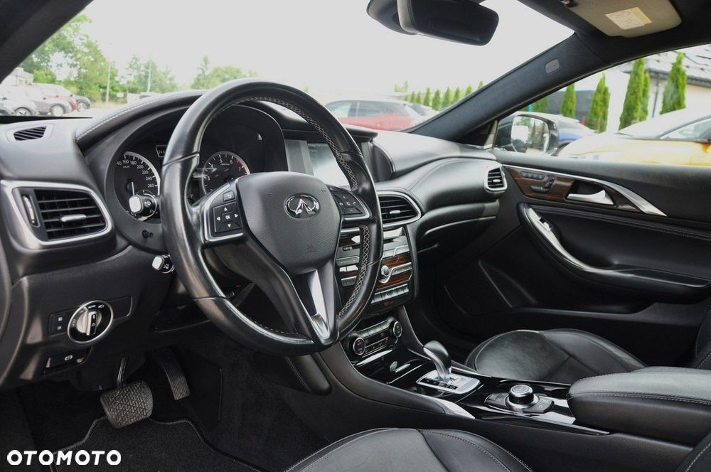 Infiniti Q30 1.6t DCT Premium Tech - 16