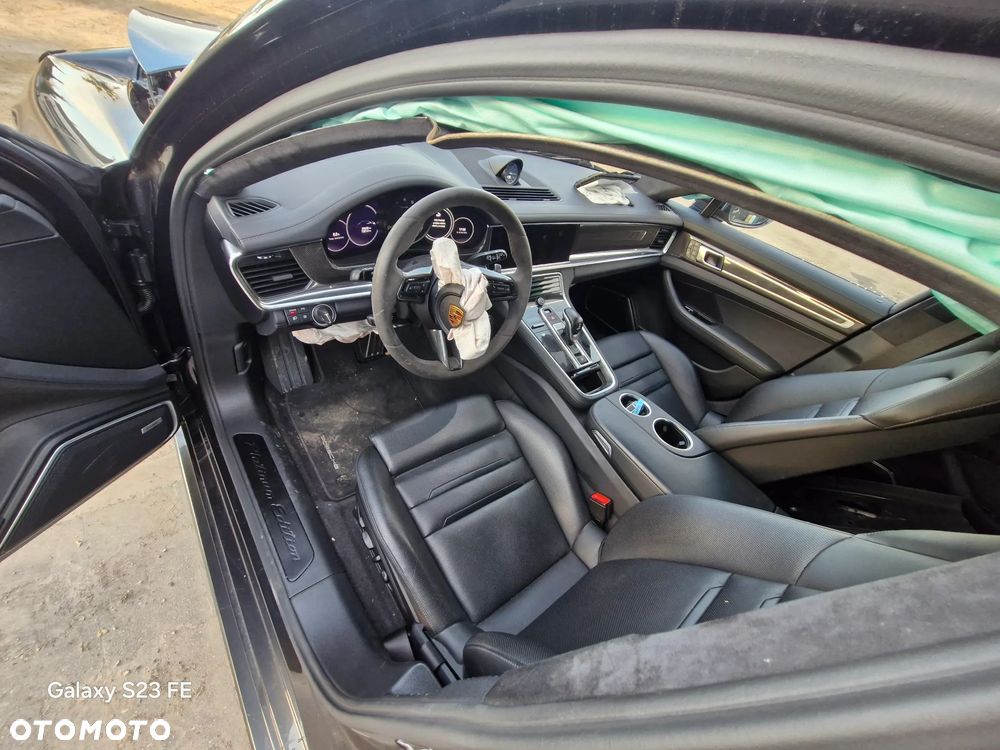 Porsche Panamera 4 E-Hybrid 10 Years Edition - 19
