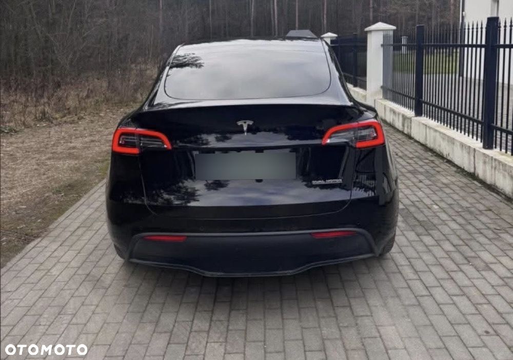 Tesla Model Y - 2