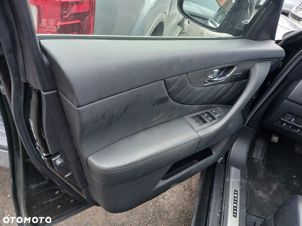Infiniti QX70 - 22
