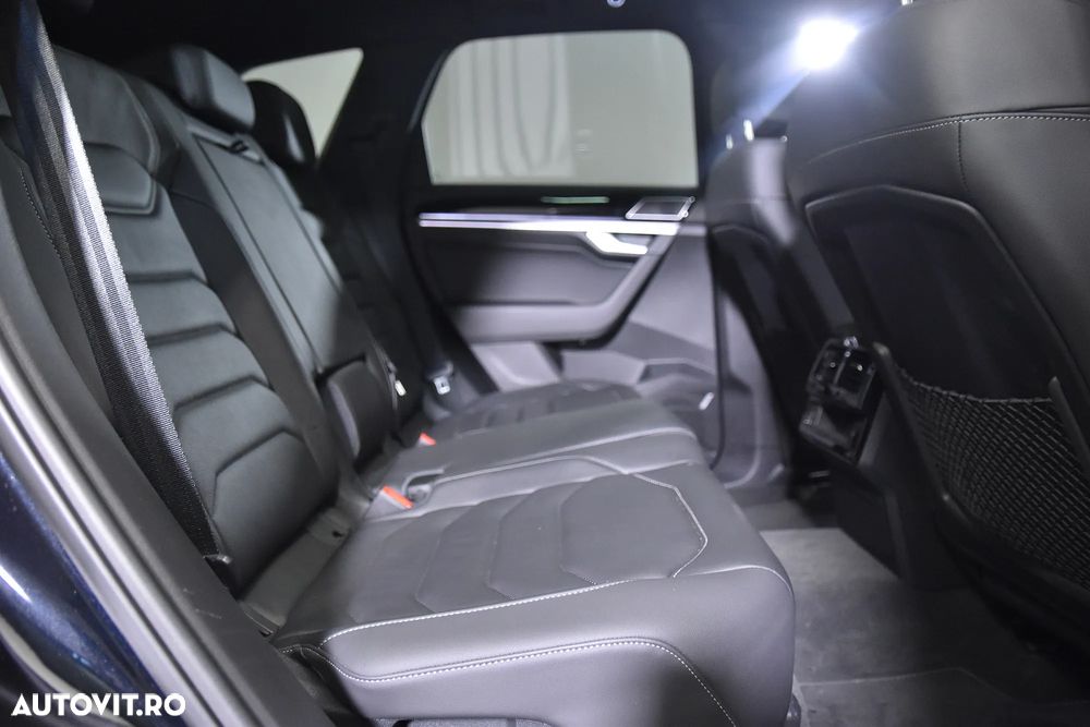 Volkswagen Touareg - 12