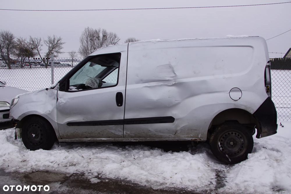 Auto na części - Fiat Doblo II Lift 1.3 MultiJet 90 KM 263A2000 71798299 249 2015R Silnik Skrzynia Drzwi Klapa Zderzak Lampa Lusterko Szyba Deska Kokpit Sterownik Moduł Czujnik Licznik Wyświetlacz Panel Kierownica - 4