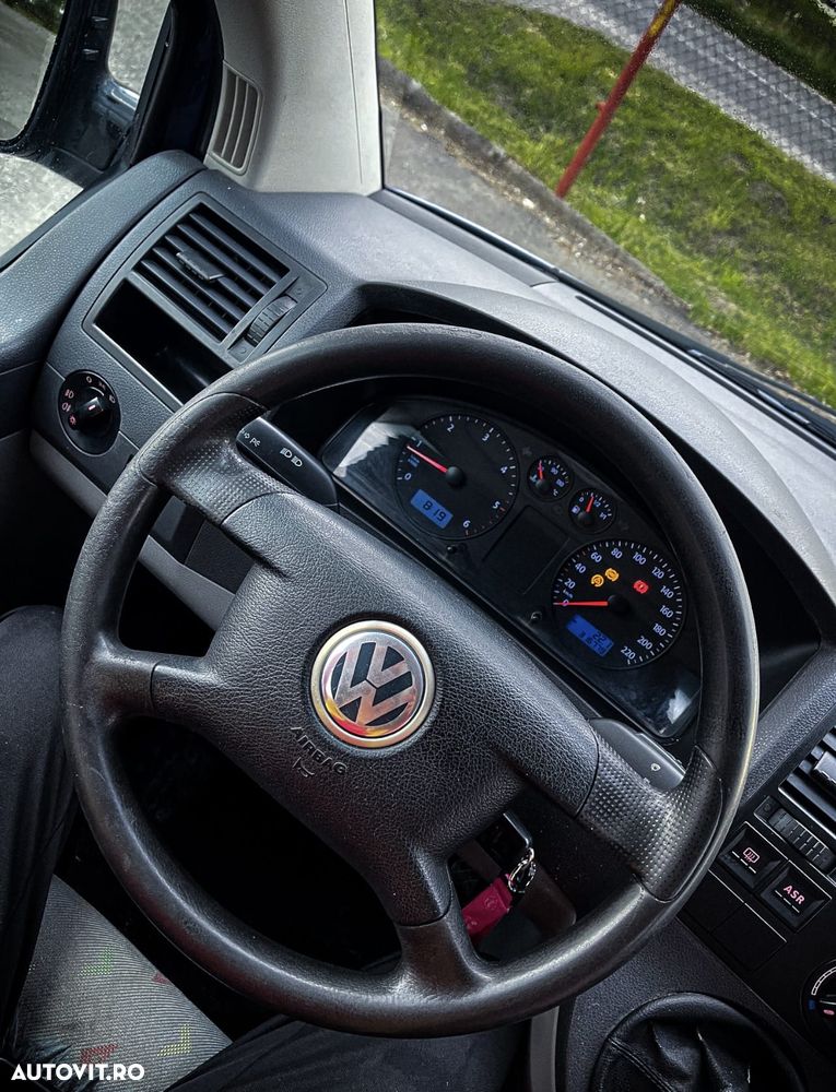 Volkswagen T5 5+1 Locuri - 6