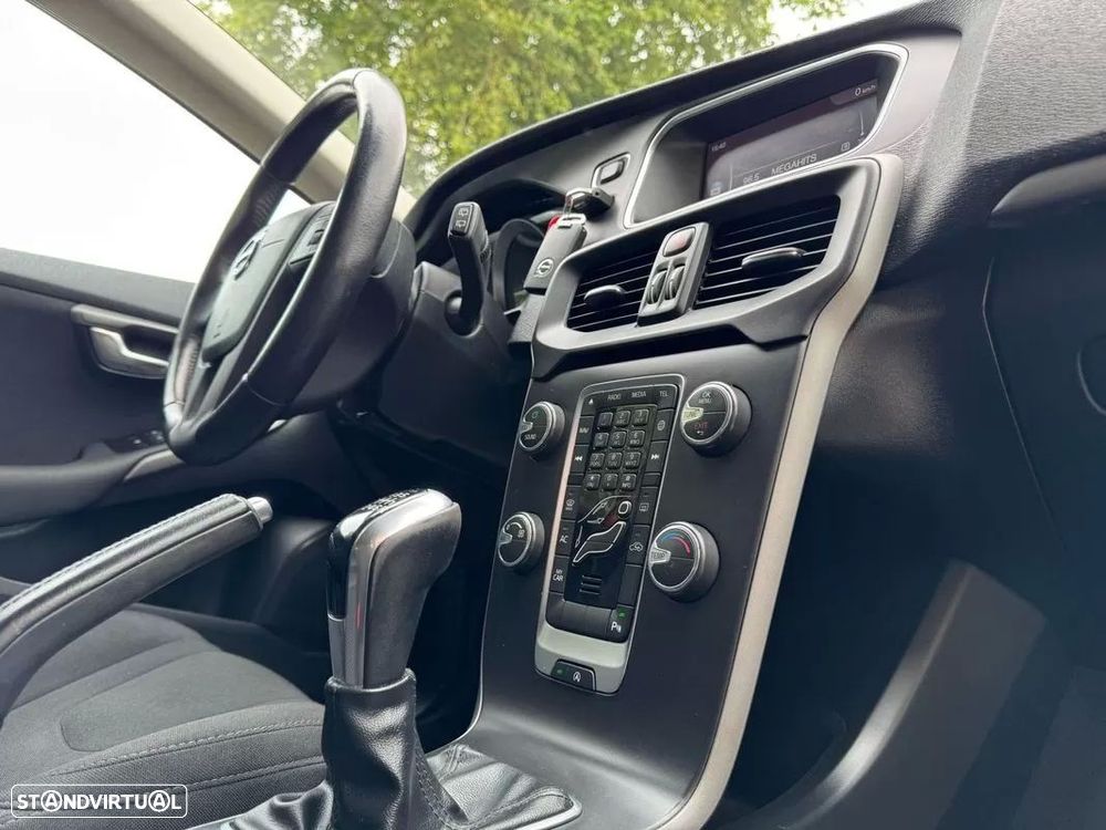 Volvo V40 2.0 D2 Momentum - 28