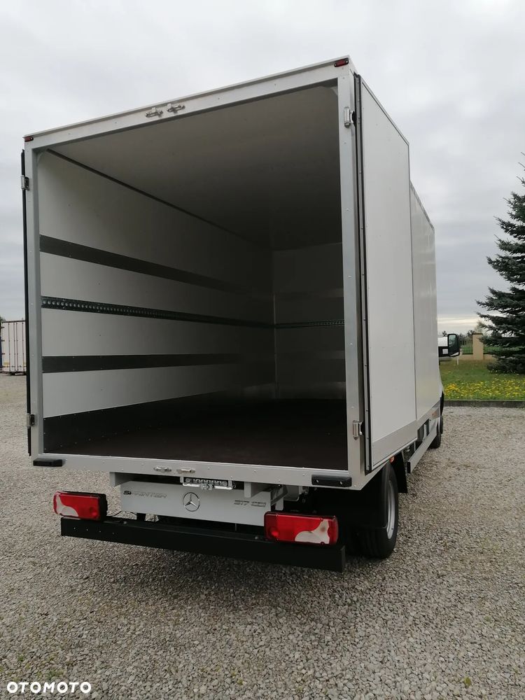 Mercedes-Benz Sprinter - 5
