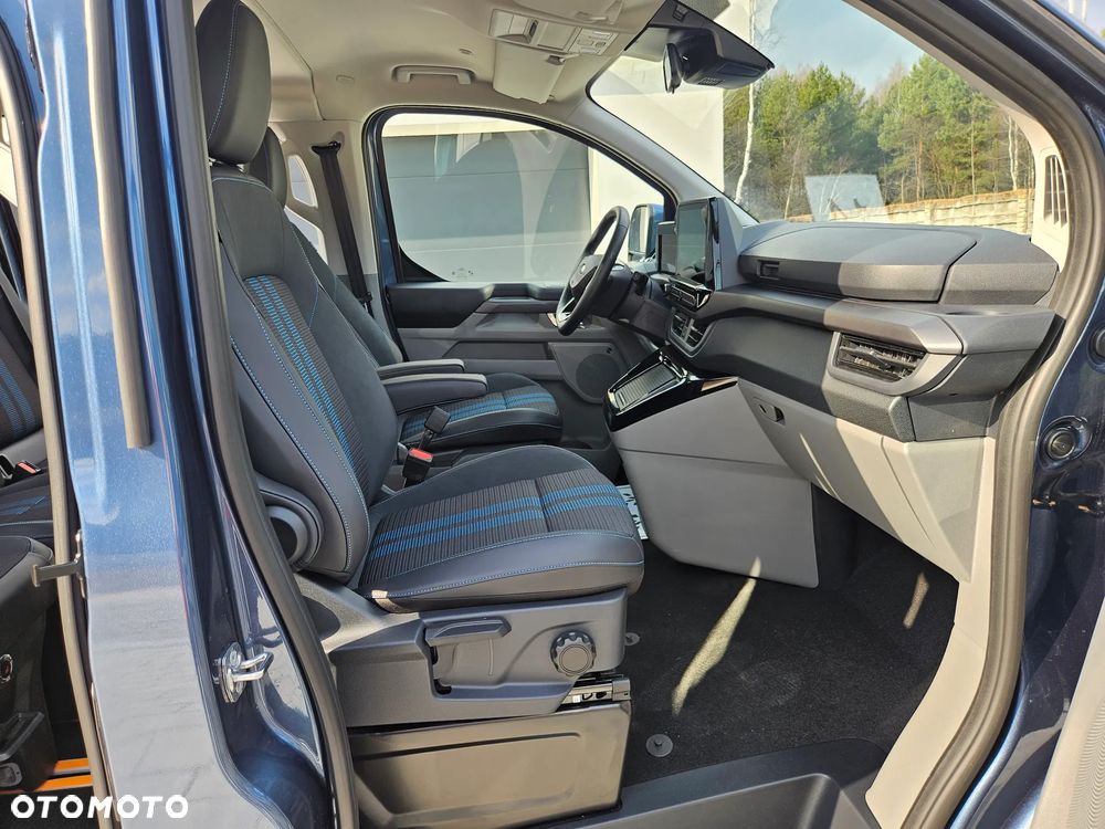 Ford Tourneo Custom - 22