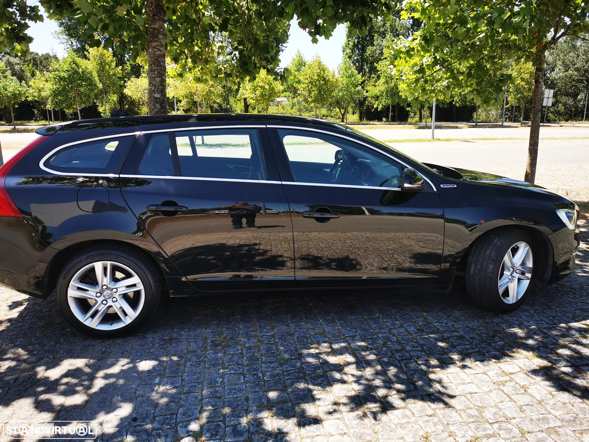Volvo V60 2.4 D6 Momentum AWD Phev - 13