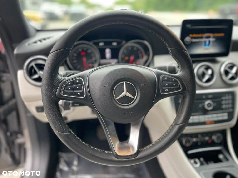 Mercedes-Benz CLA 250 4-Matic AMG Line - 6