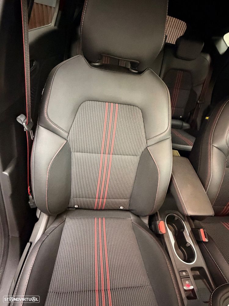 Renault Captur 1.6 E-Tech Plug-In RS Line - 30