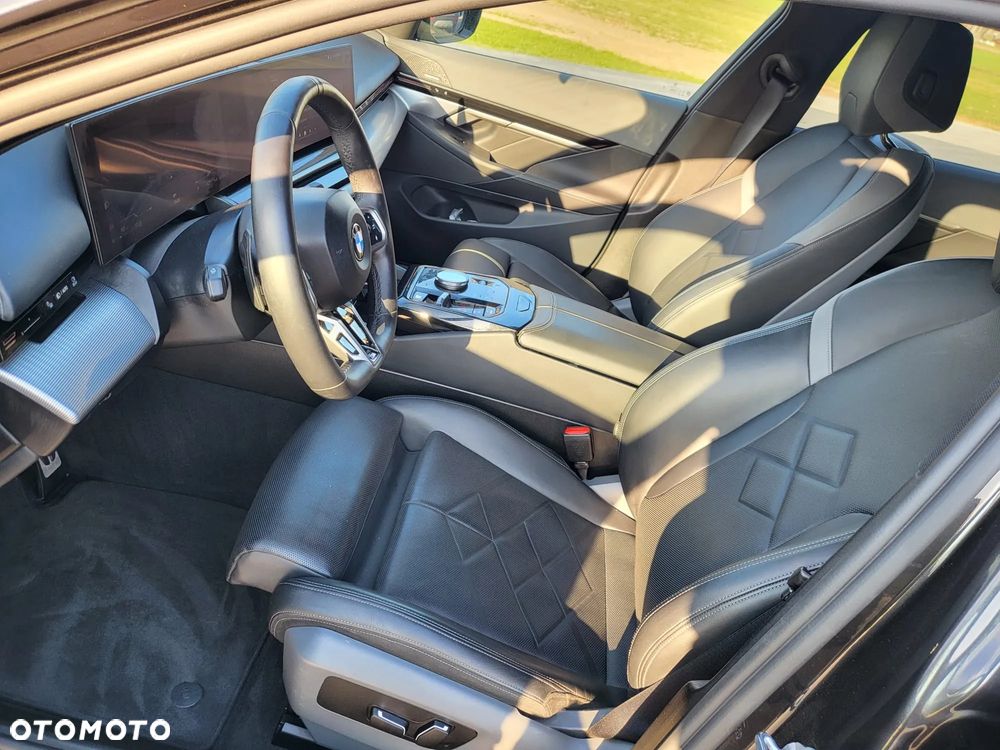 BMW Seria 5 520d xDrive - 10