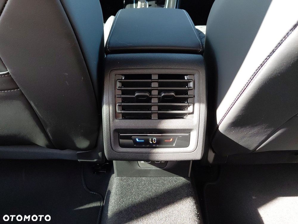 Volkswagen Golf 1.5 eTSI mHEV R-Line Plus DSG - 38