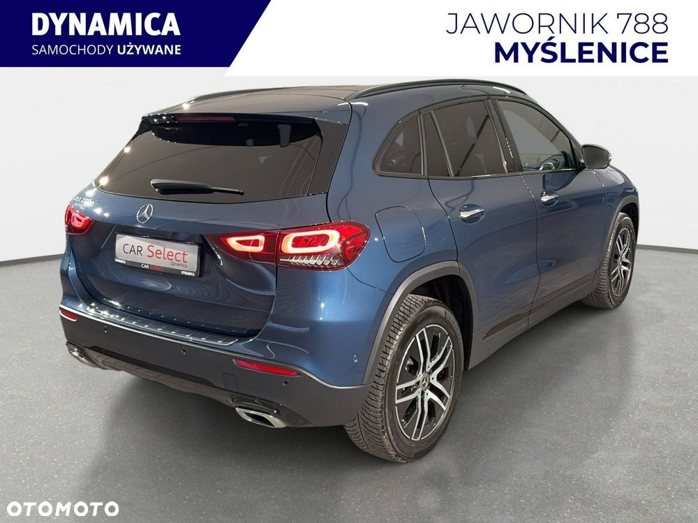 Mercedes-Benz GLA - 9