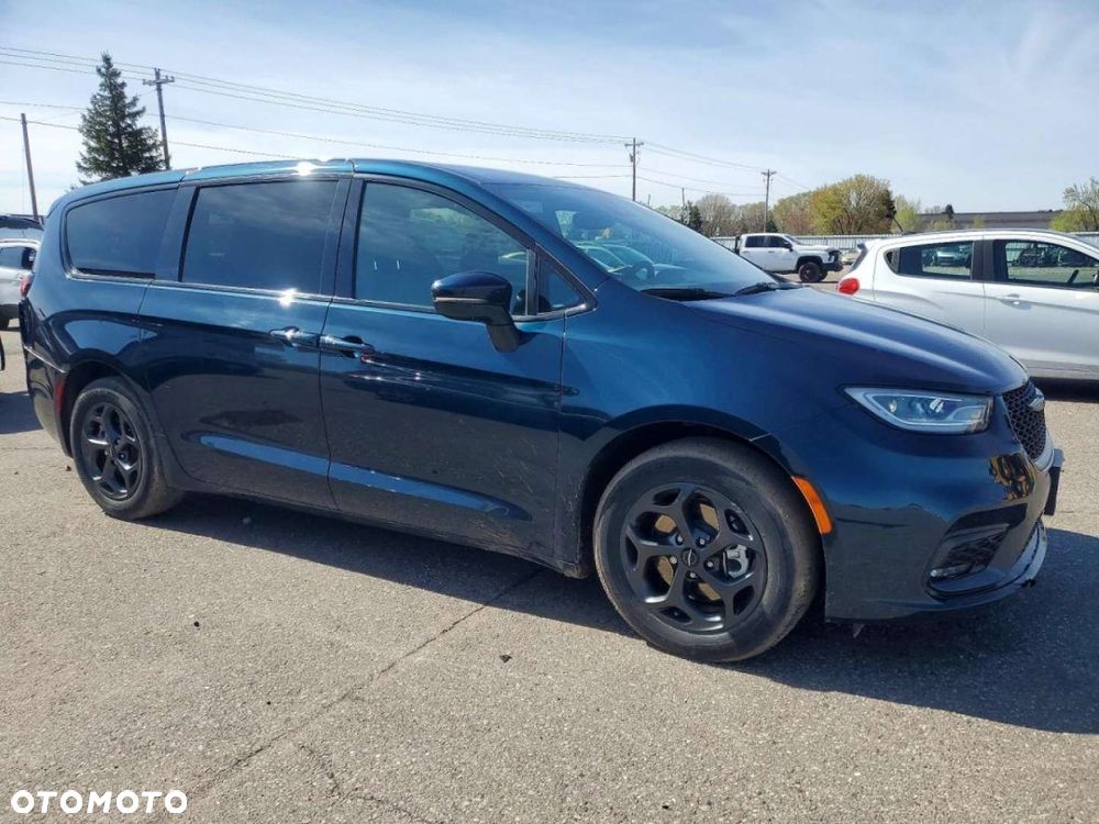 Chrysler Pacifica - 2