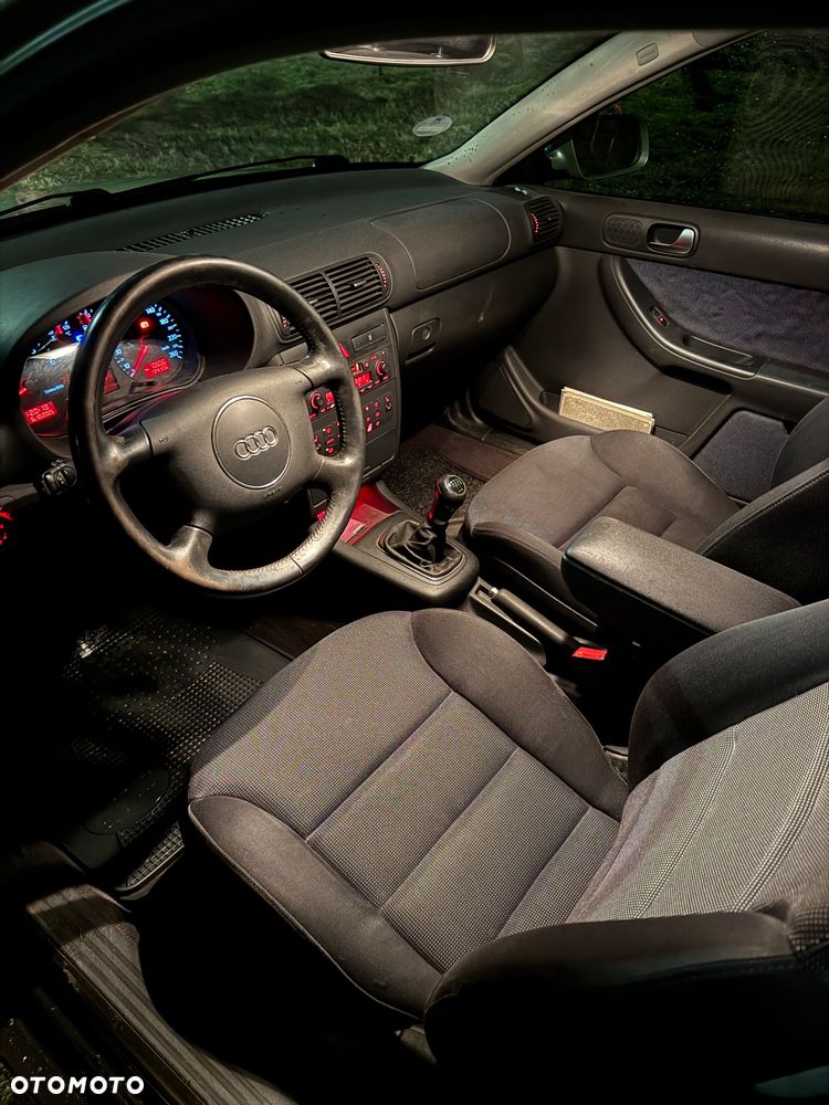 Audi A3 3-drzwiowe 1.6 Ambiente - 10