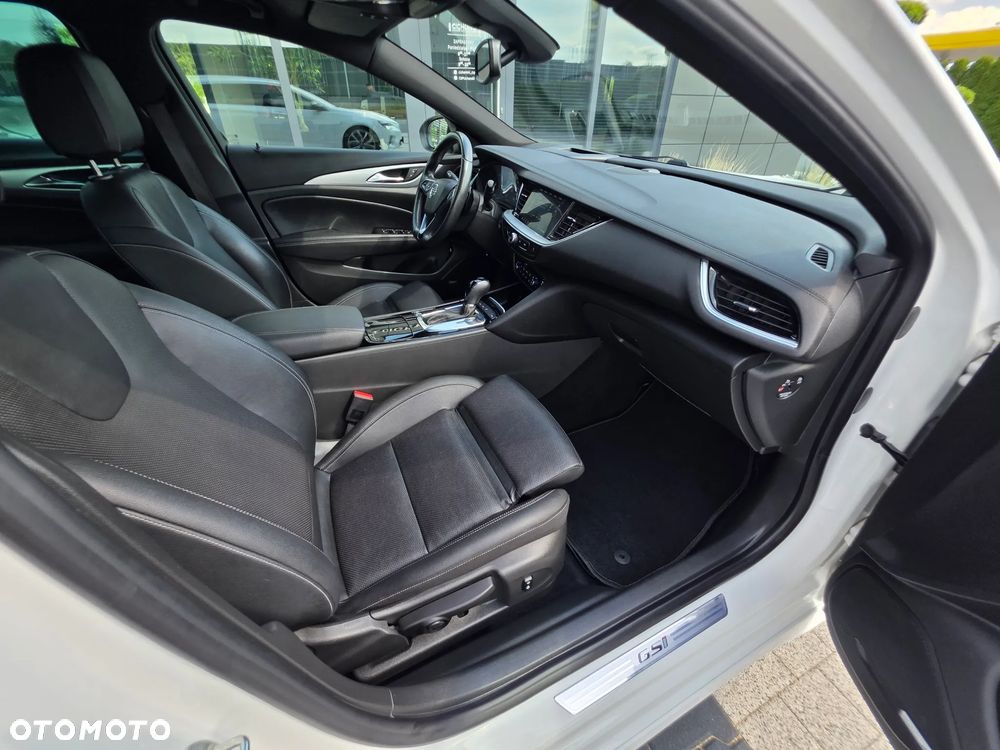 Opel Insignia 2.0 T 4x4 GSi + S&S - 32
