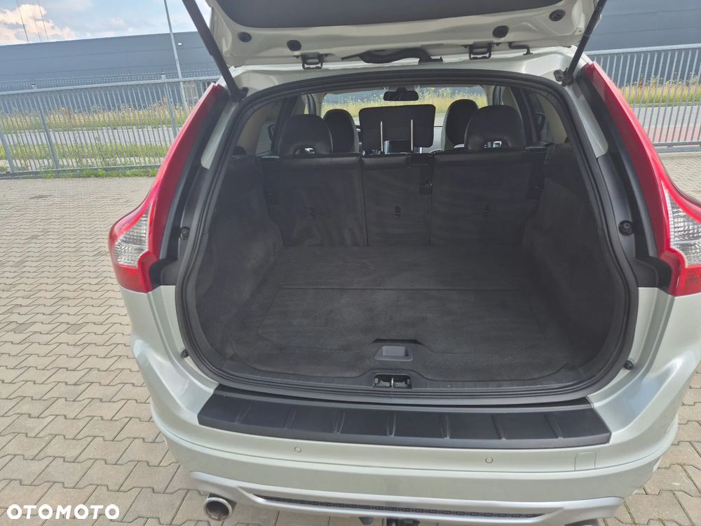Volvo XC 60 2.4D R-Design - 5