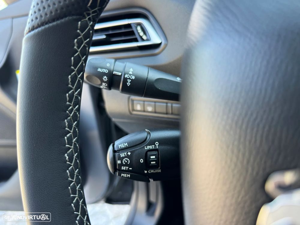 Peugeot 308 1.2 PureTech Allure Full LED - 19