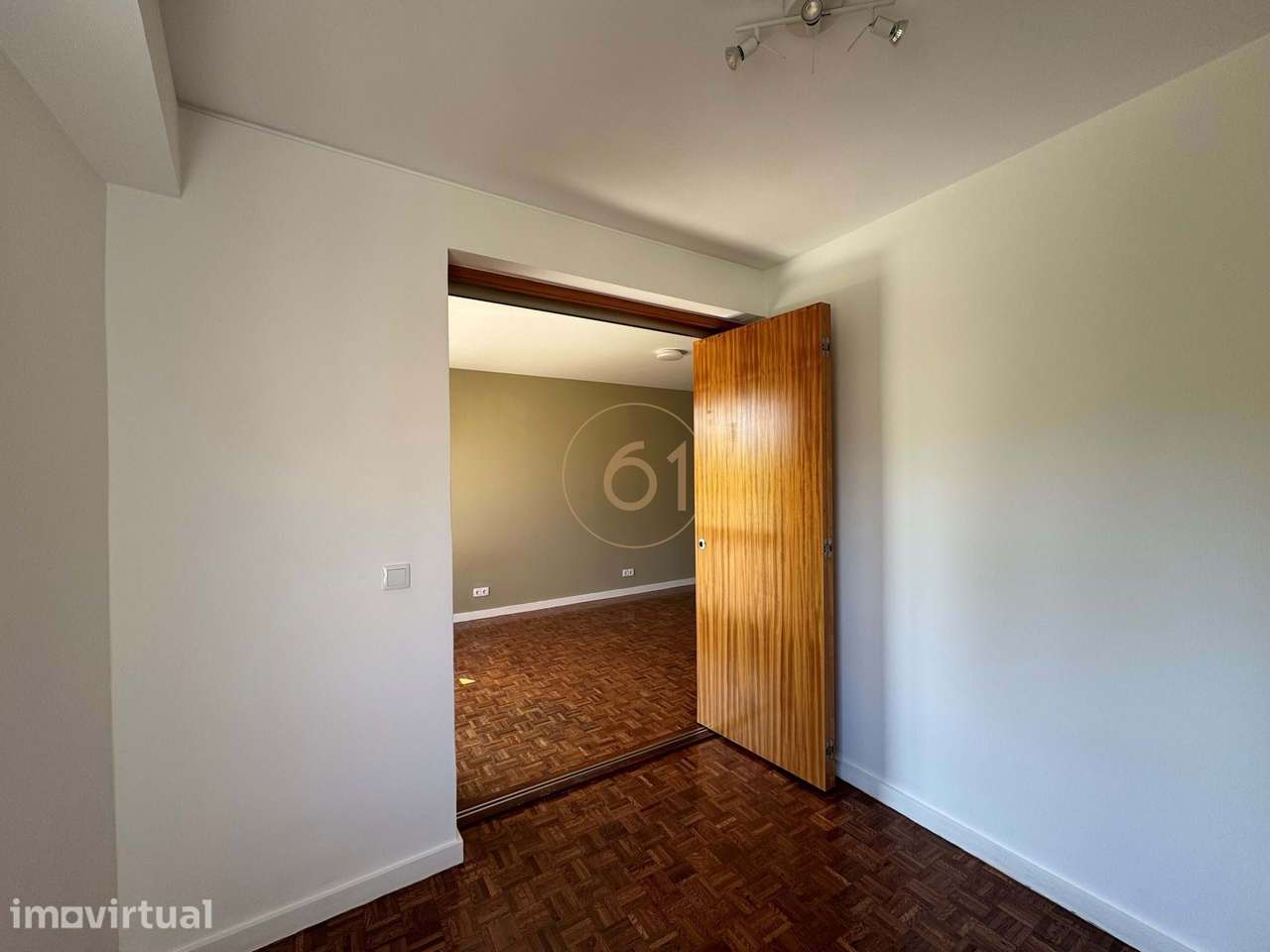 Apartamento T3 com varanda, para venda , no Porto - Grande imagem: 3/27